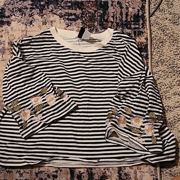 Crop top - Picture 2 of 3